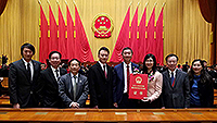 The research team led by Prof. Joseph Sung (fourth from right), Vice-Chancellor of CUHK receives the second-class State Natural Science Award (SNSA)